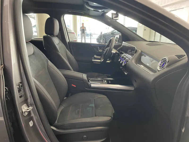 Image secondaire du véhicule 4