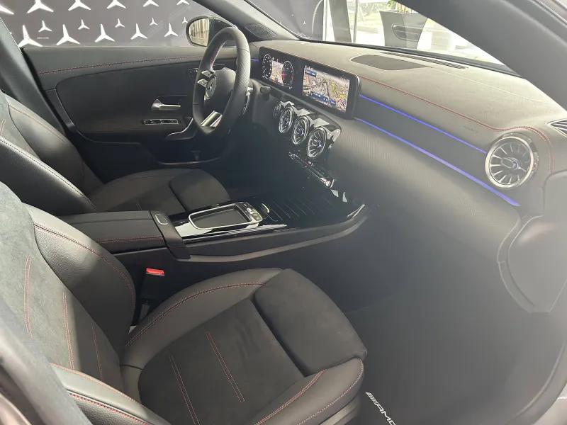 Image secondaire du véhicule 4