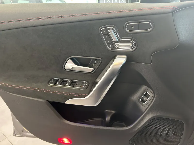 Image secondaire du véhicule 12