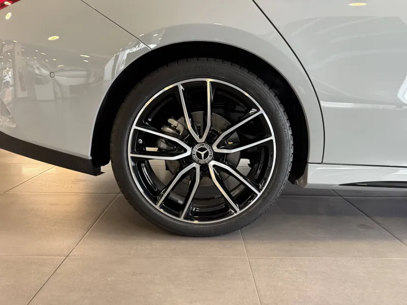 Image secondaire du véhicule 9