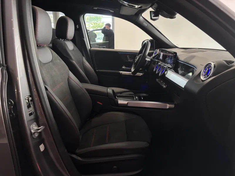 Image secondaire du véhicule 4