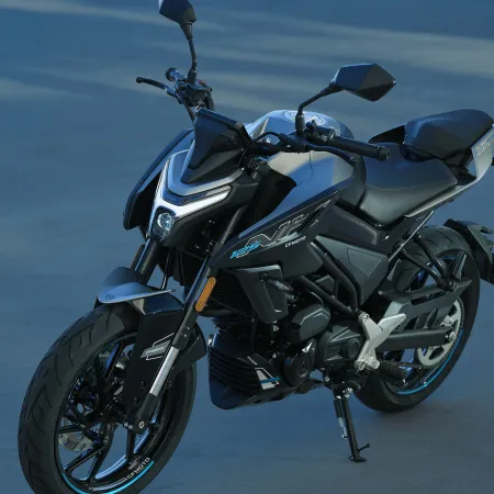 CF Moto 125 NK : béquille latérale