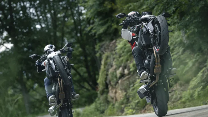 CF Moto 450NK : roue arrière