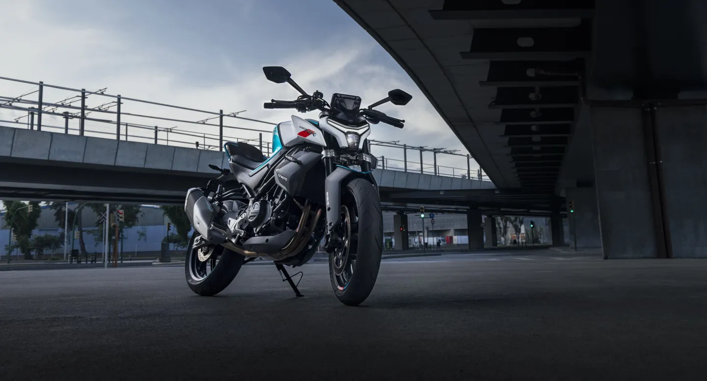 CF Moto 450NK : béquille latérale