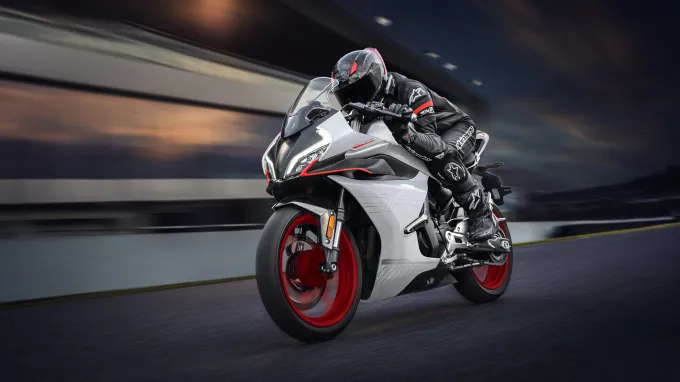 CF Moto 450SR : pilotage de nuit