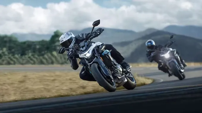 CF Moto 675NK : Virage en duo