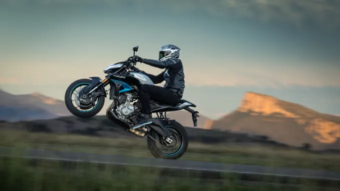 CF Moto 675NK : roue arrière