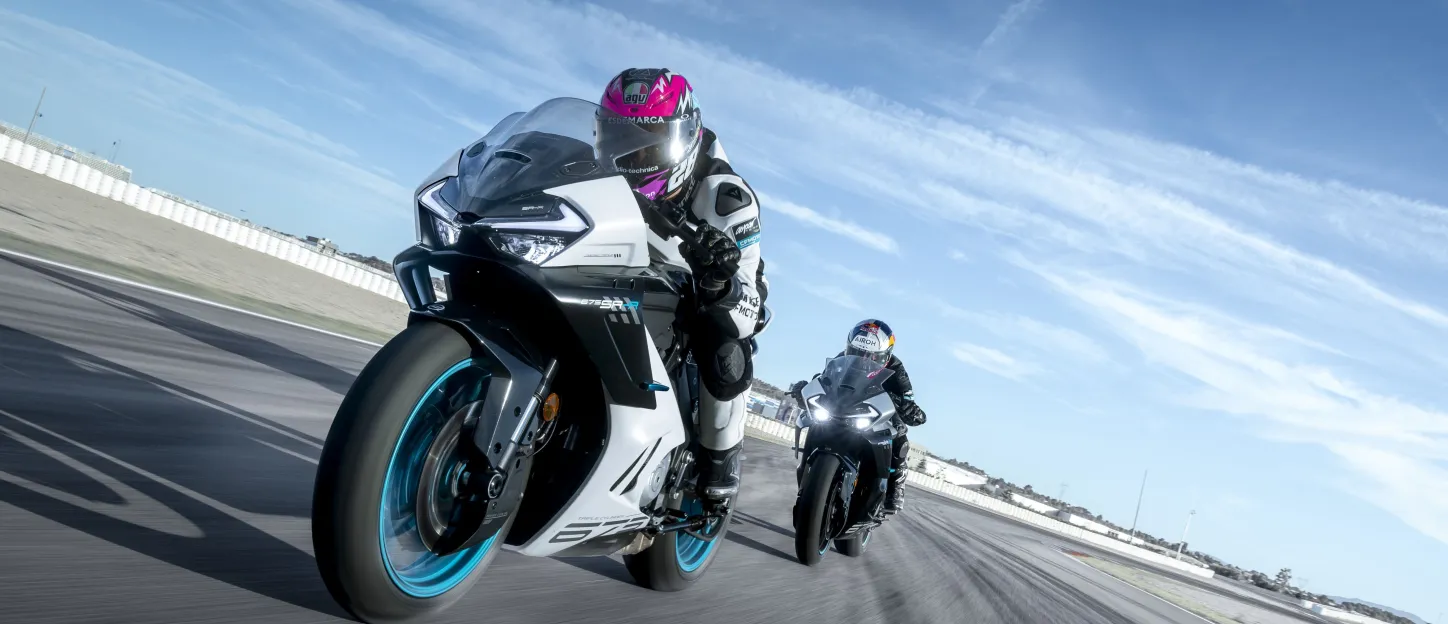 CF Moto 675SR-R : ligne droite