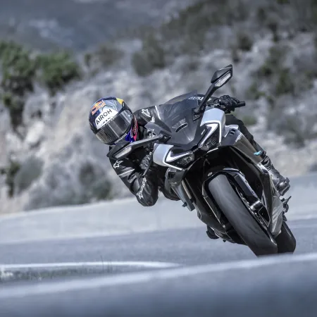 CF Moto 675SR-R : pilotage route ouverte