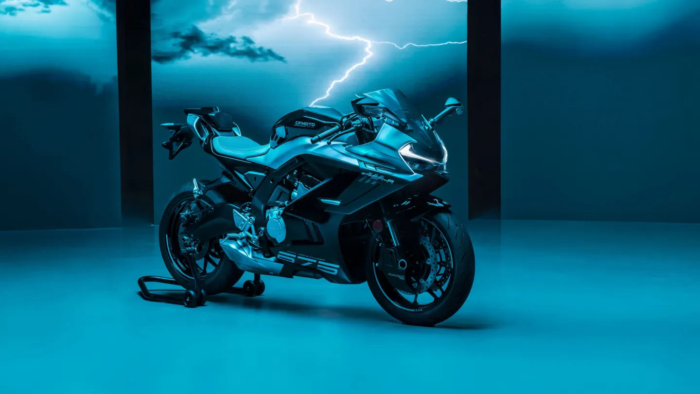 CF Moto 675SR-R : en studio