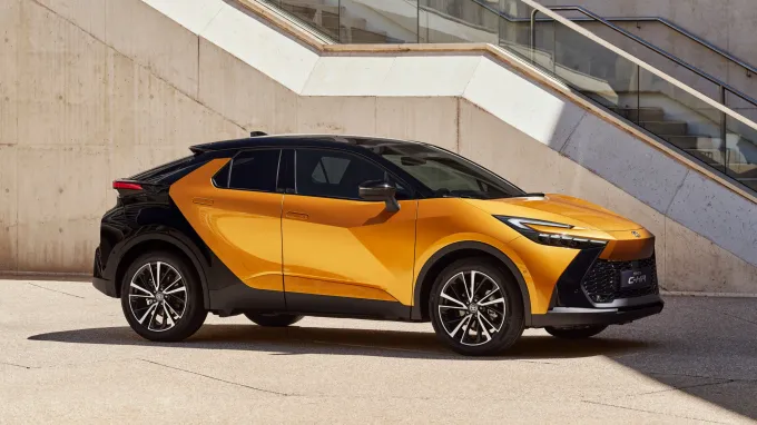 Toyota CHR 2024 : trois quarts avant droit