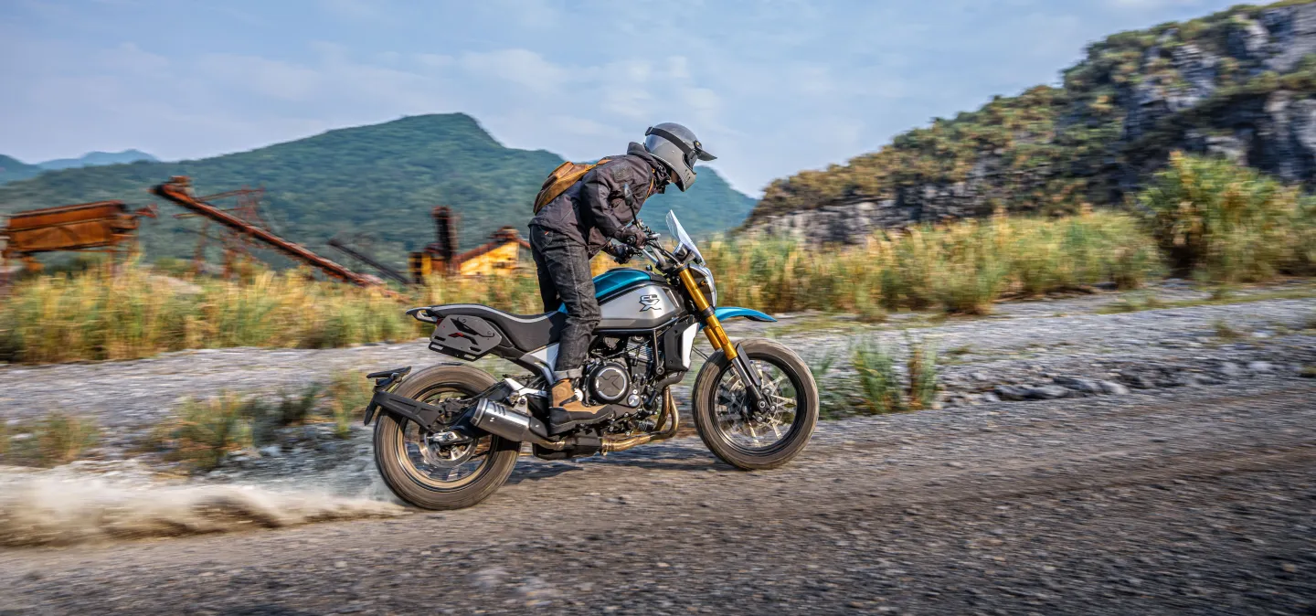 CFMOTO 700 CL-X Adventure profil