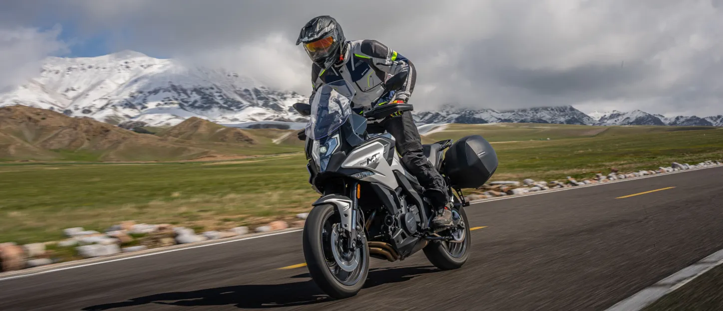 CF Moto 700mt : 3/4 avant