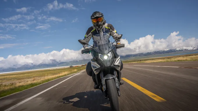 CF Moto 700mt : optique principale