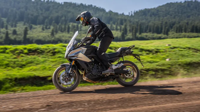 CF Moto 700mt : chemin terre