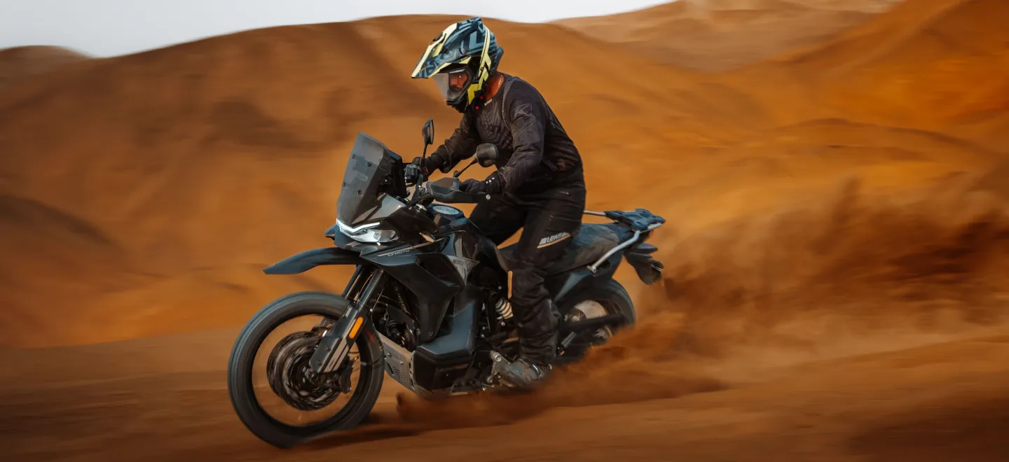 CF Moto 800MT-X : dérapage