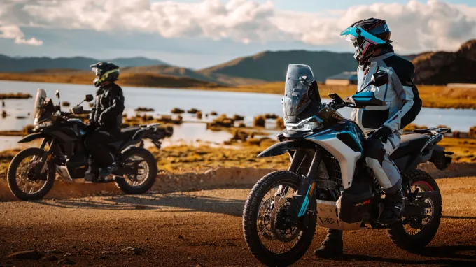 CF Moto 800MT-X : 3/4 avant