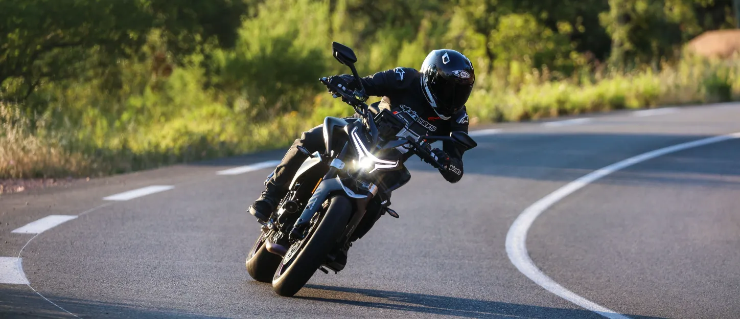 CF Moto 800NK : feux de jour