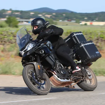 CF Moto 800MT Explore : Virage