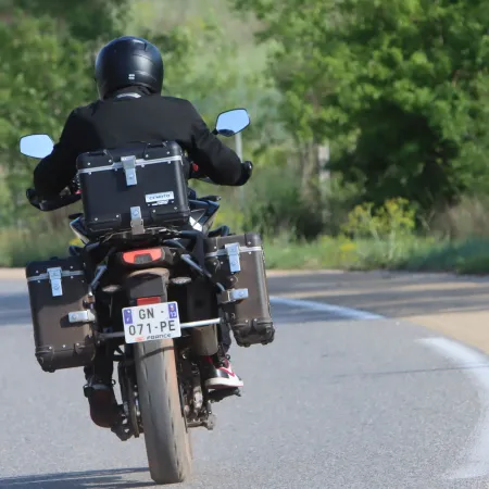 CF Moto 800MT Explore : Face arrière