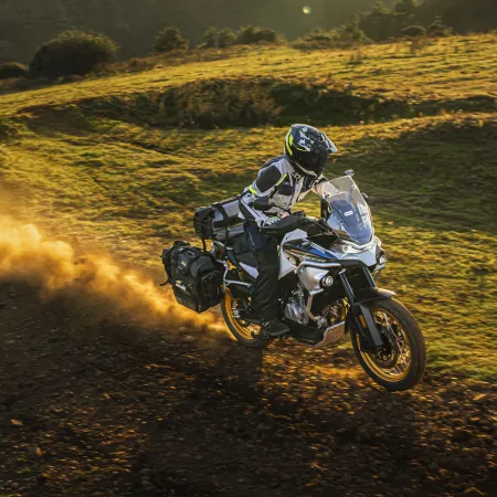 CF Moto 800MT Explore : champs