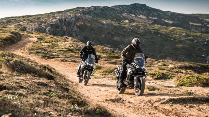 CF Moto 800MT Sport : chemin tout terrain