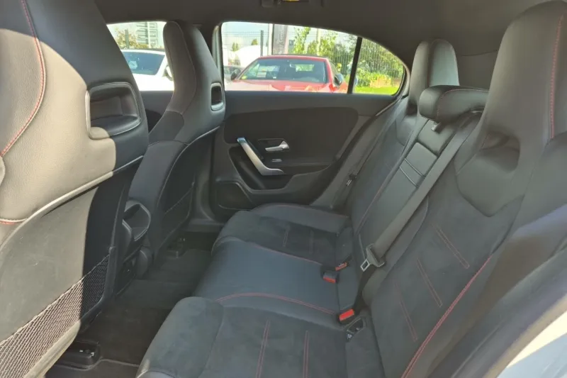 Image secondaire du véhicule 12