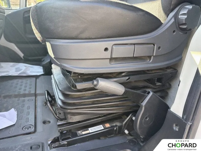 Image secondaire du véhicule 23