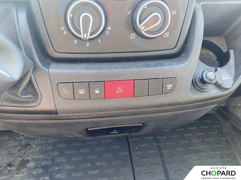 Image secondaire du véhicule 24