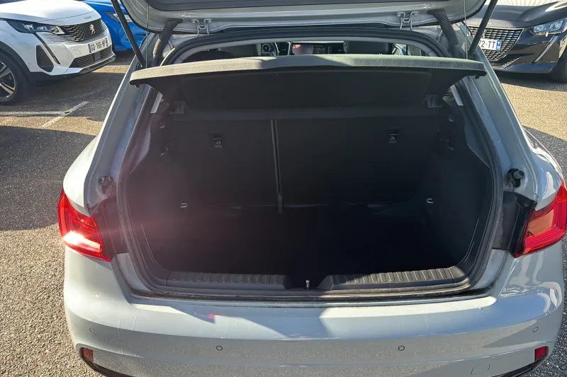 Image secondaire du véhicule 10