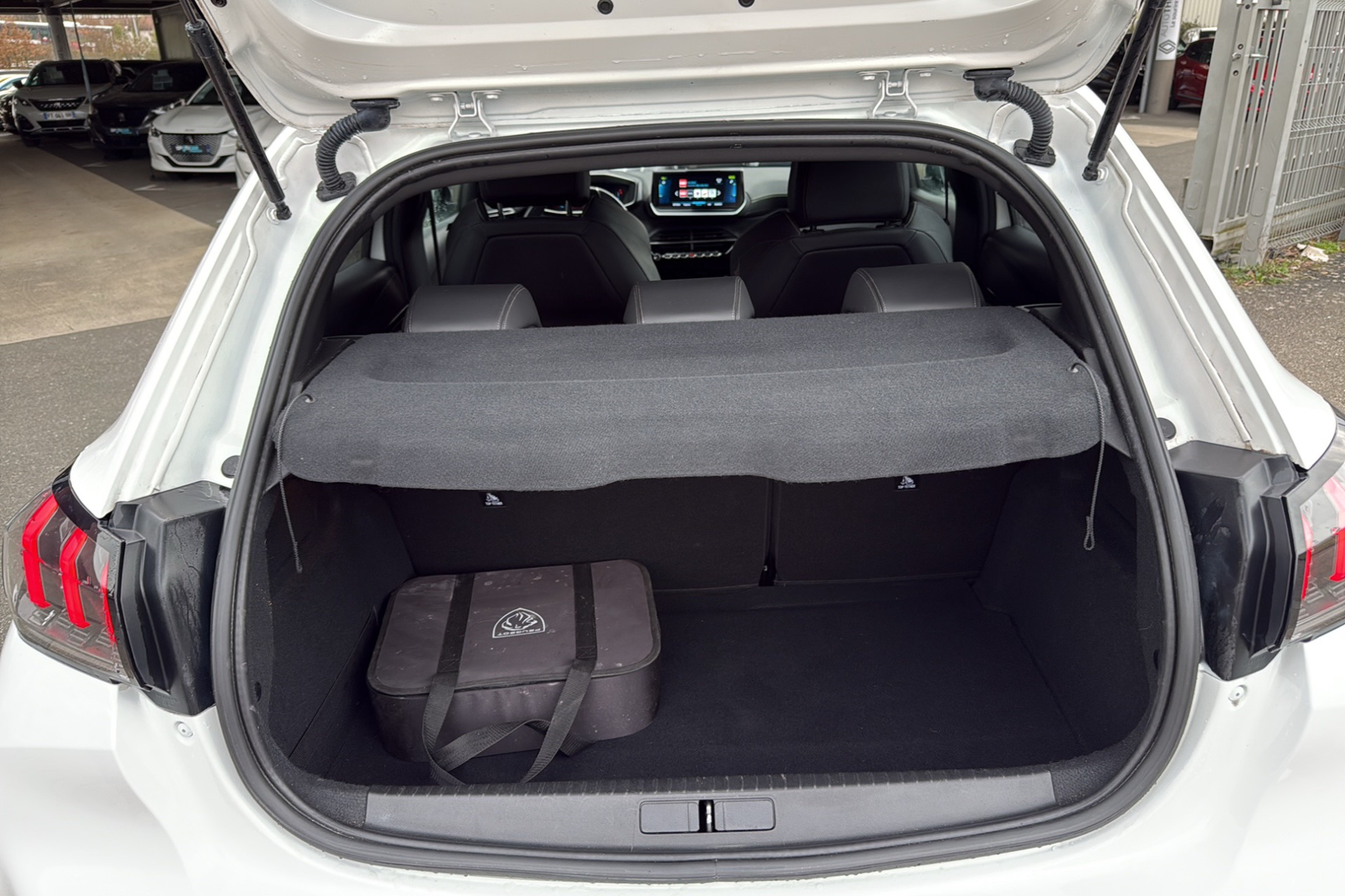 Image secondaire du véhicule 10