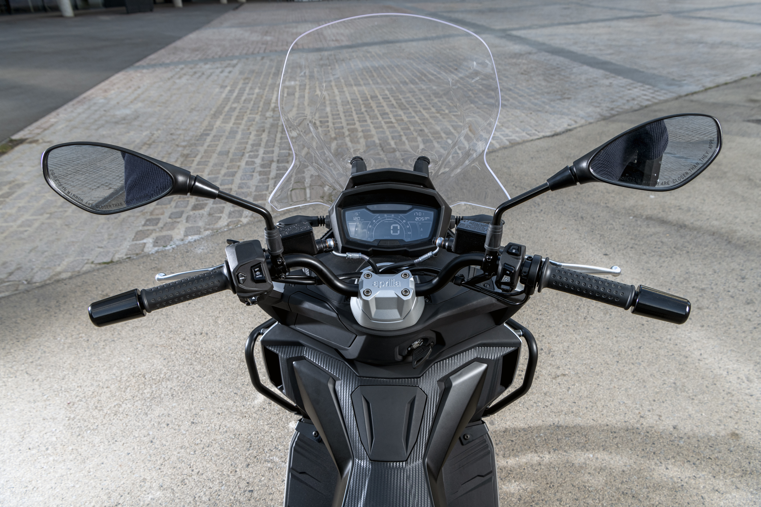 Aprilia SR GT 125 poste conduite