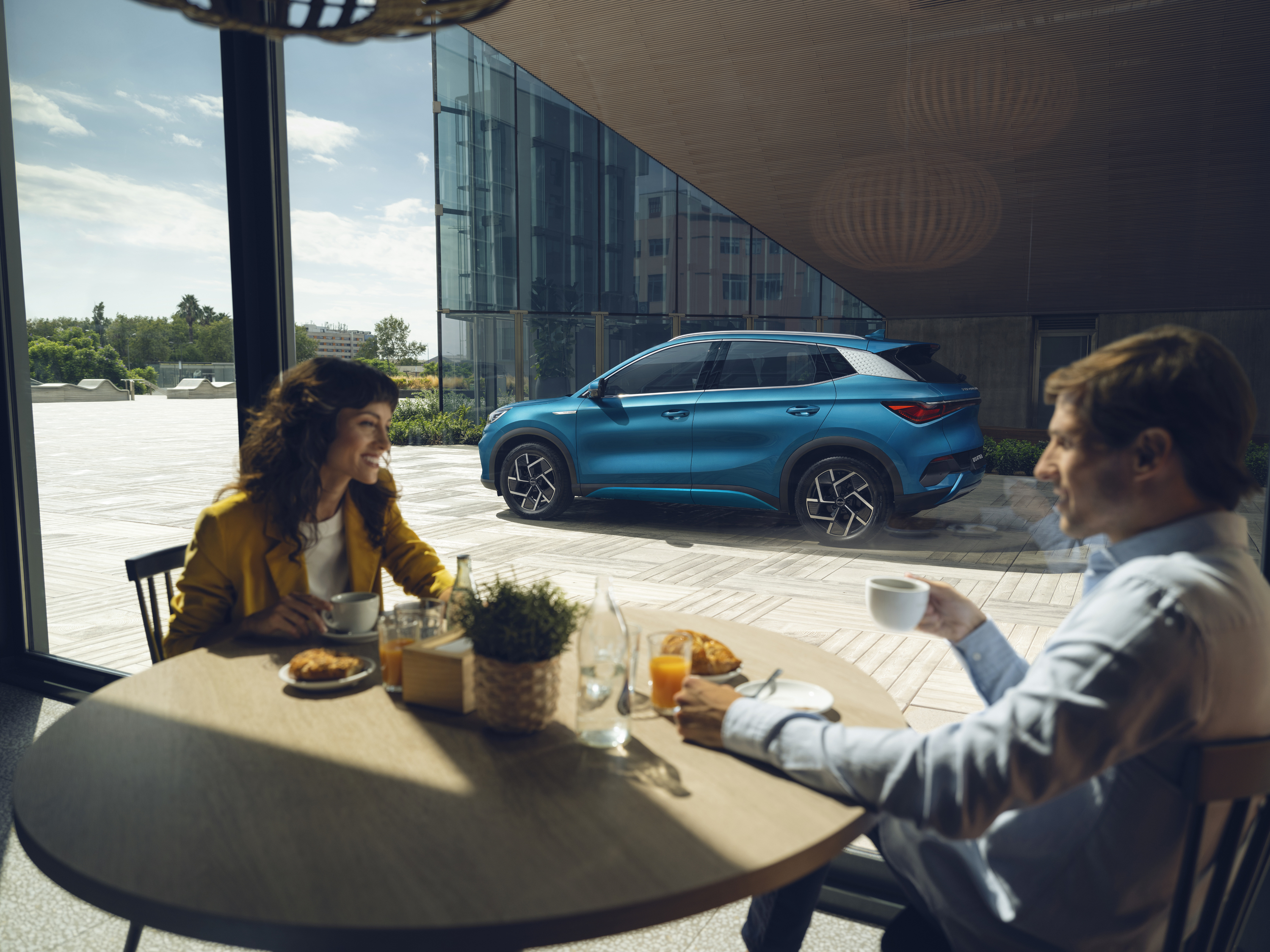 BYD Atto 3 2022 : profil gauche statique avec couple