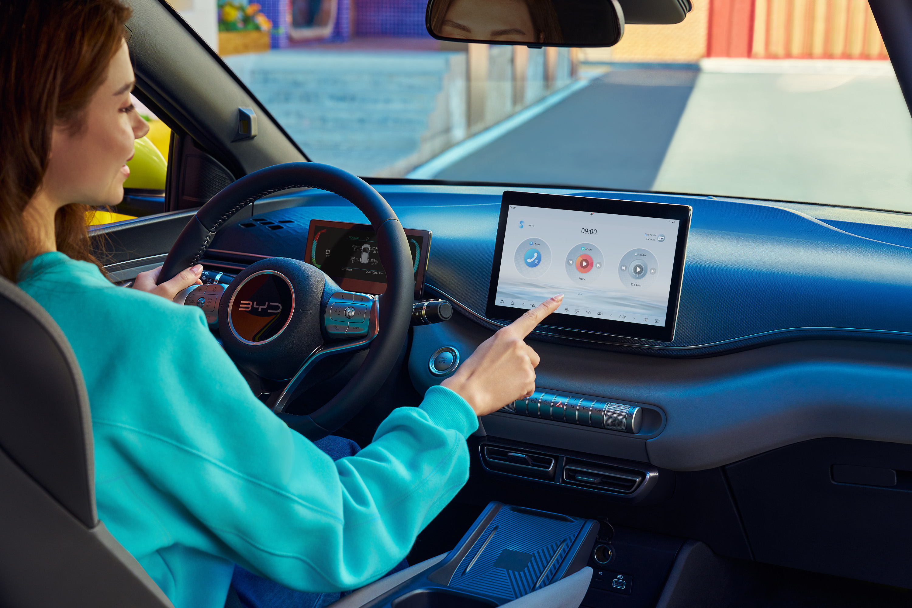 BYD Dolphin Surf 2025 : écran tactile rotatif