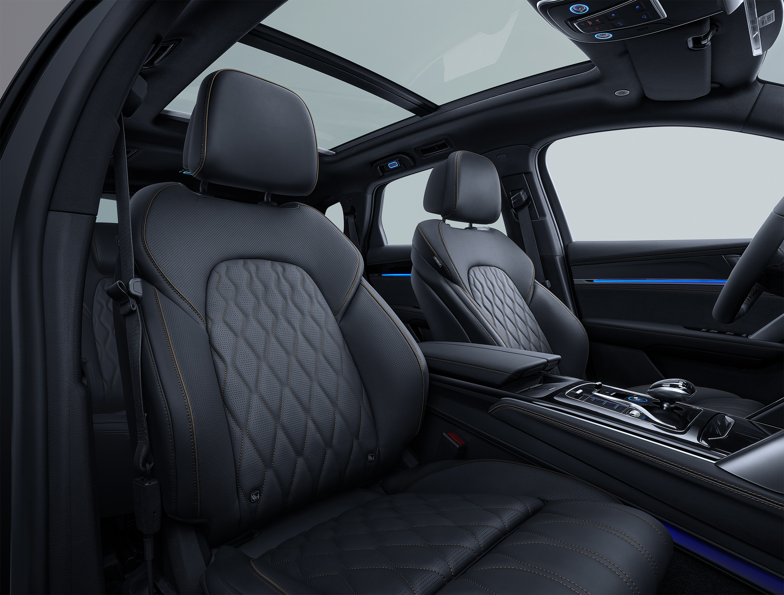 BYD Tang 2024 : sièges avant