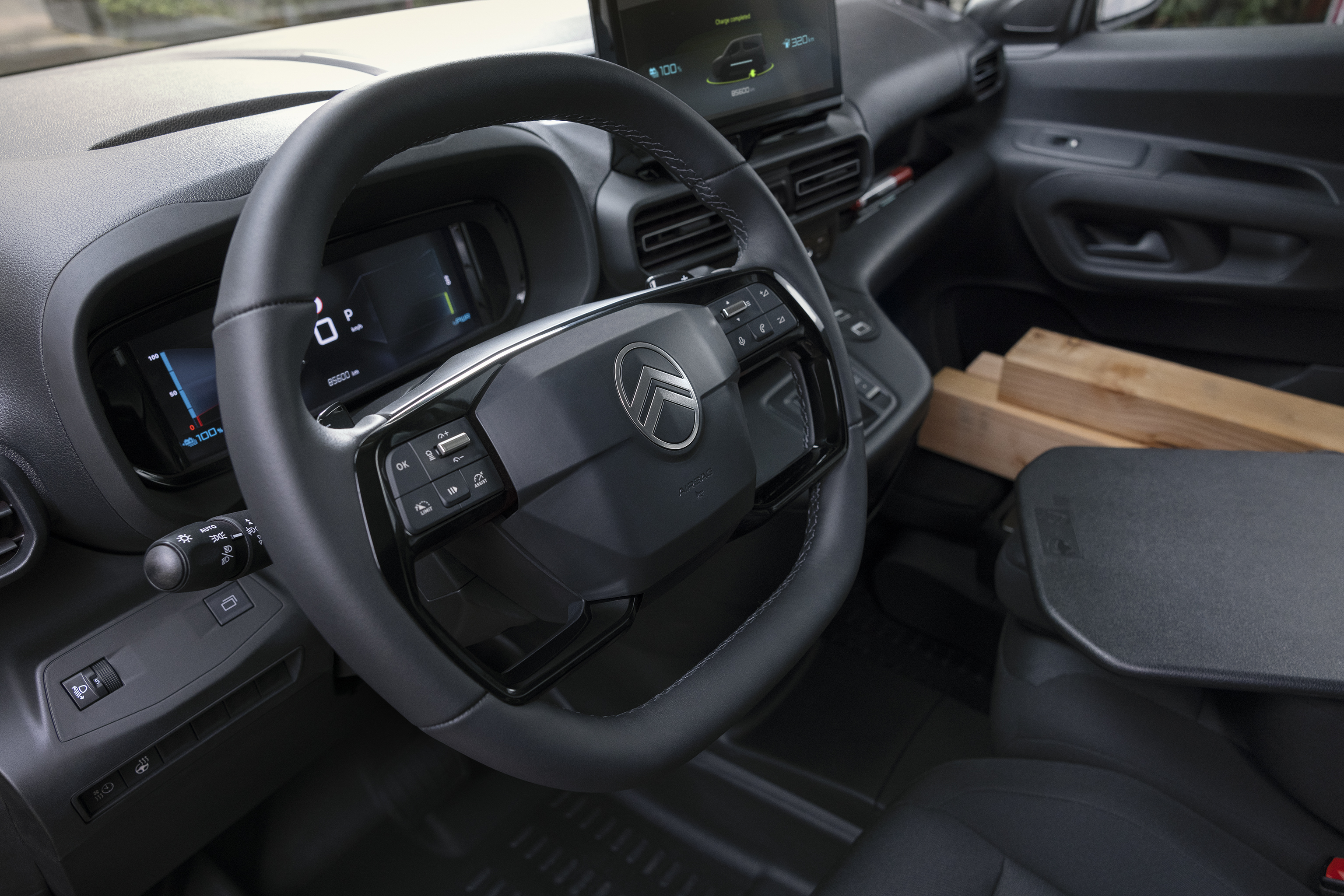 Citroën Berlingo Van 2024 : détail volant