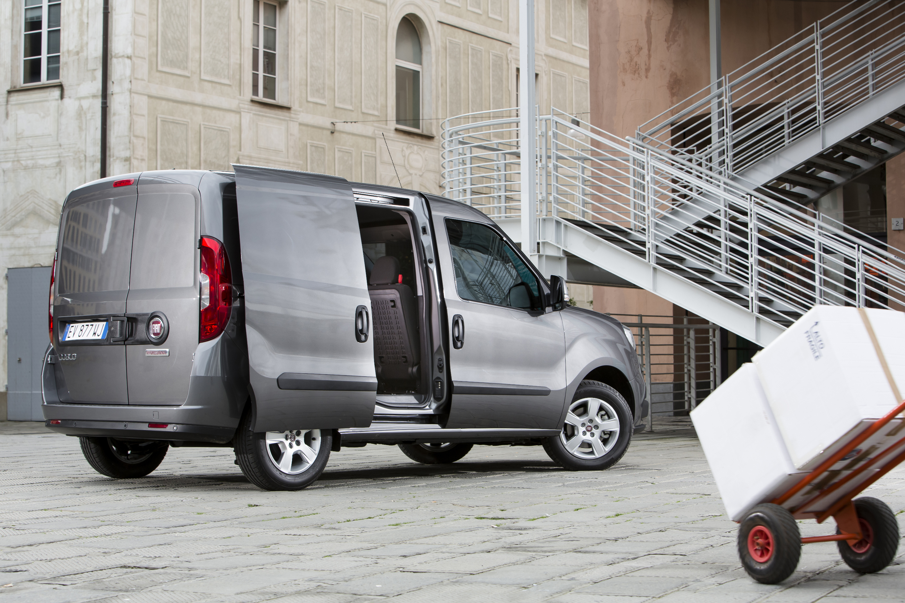 Fiat Doblo chargement porte latérale