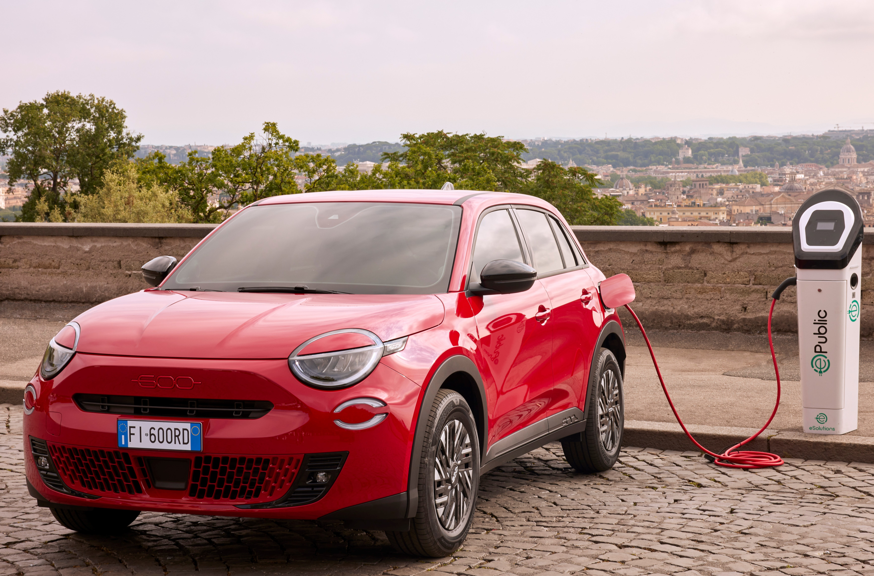 Fiat 600 Red : trois quarts avant en charge