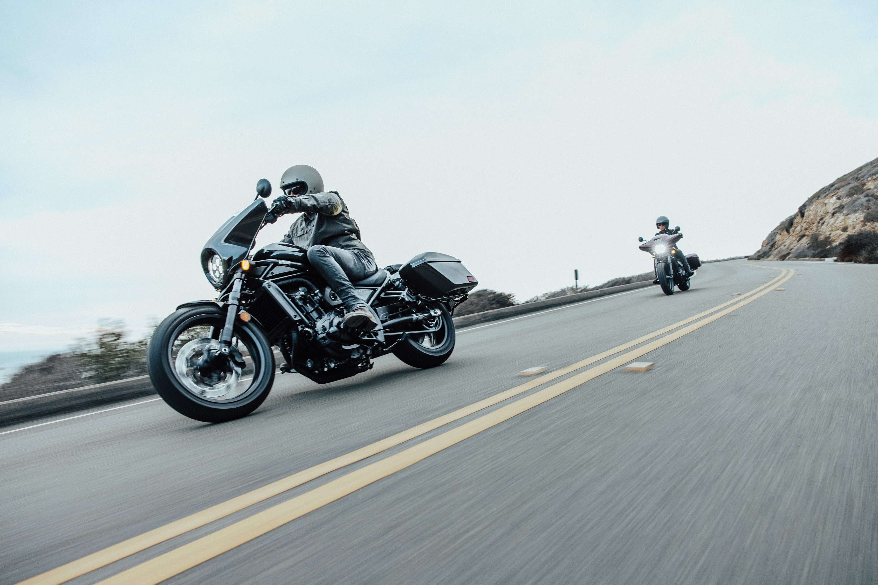 Honda Rebel CMX1100 2023 : en virage à droite