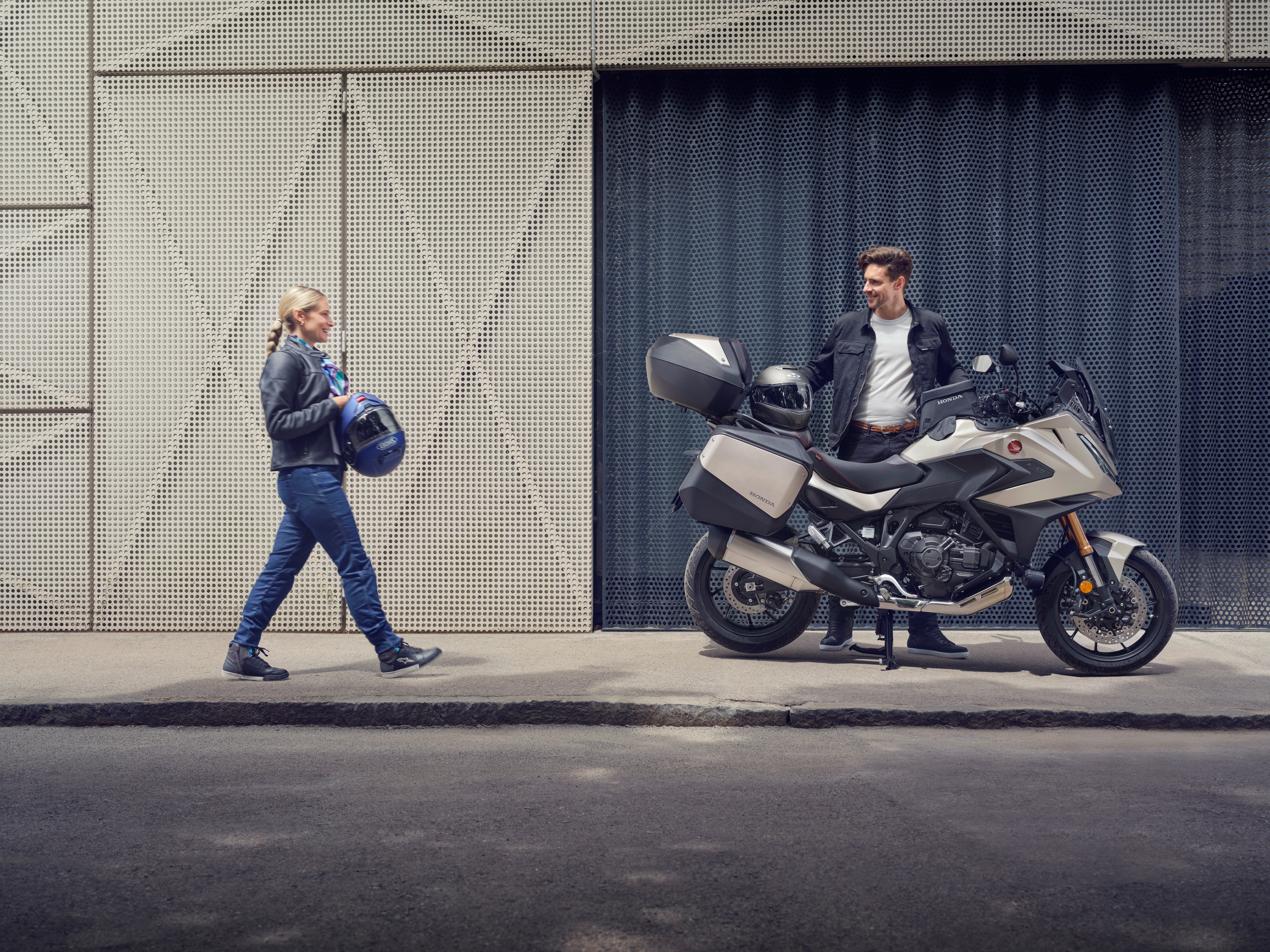 Honda NT1100 2025 : béquille centrale