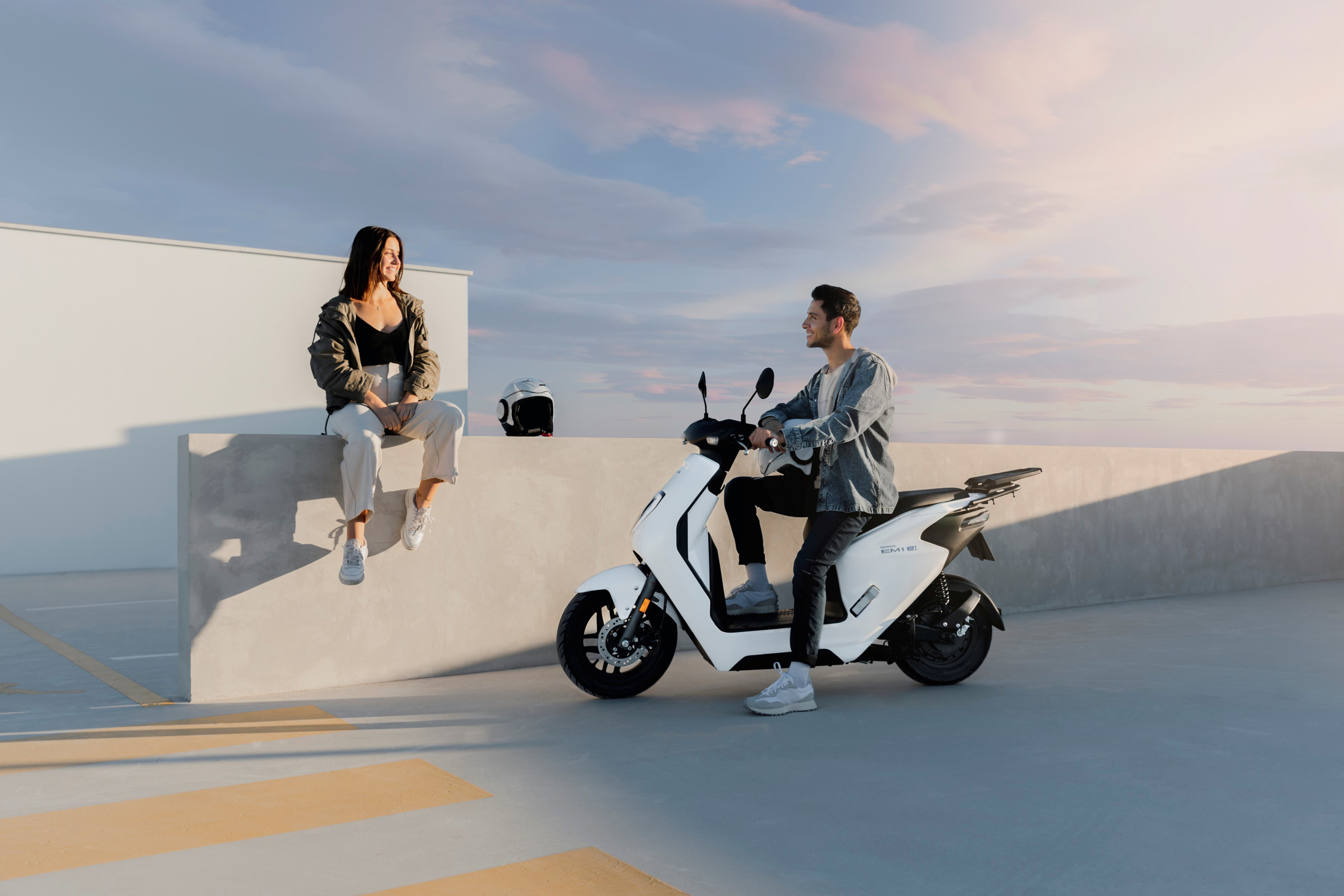 Honda EM1 e 2023 : avec jeune couple