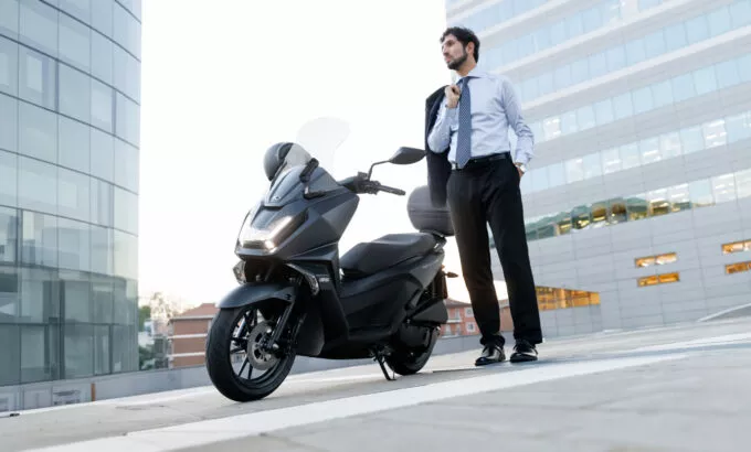 Kymco Sky Town 125 avec pilote