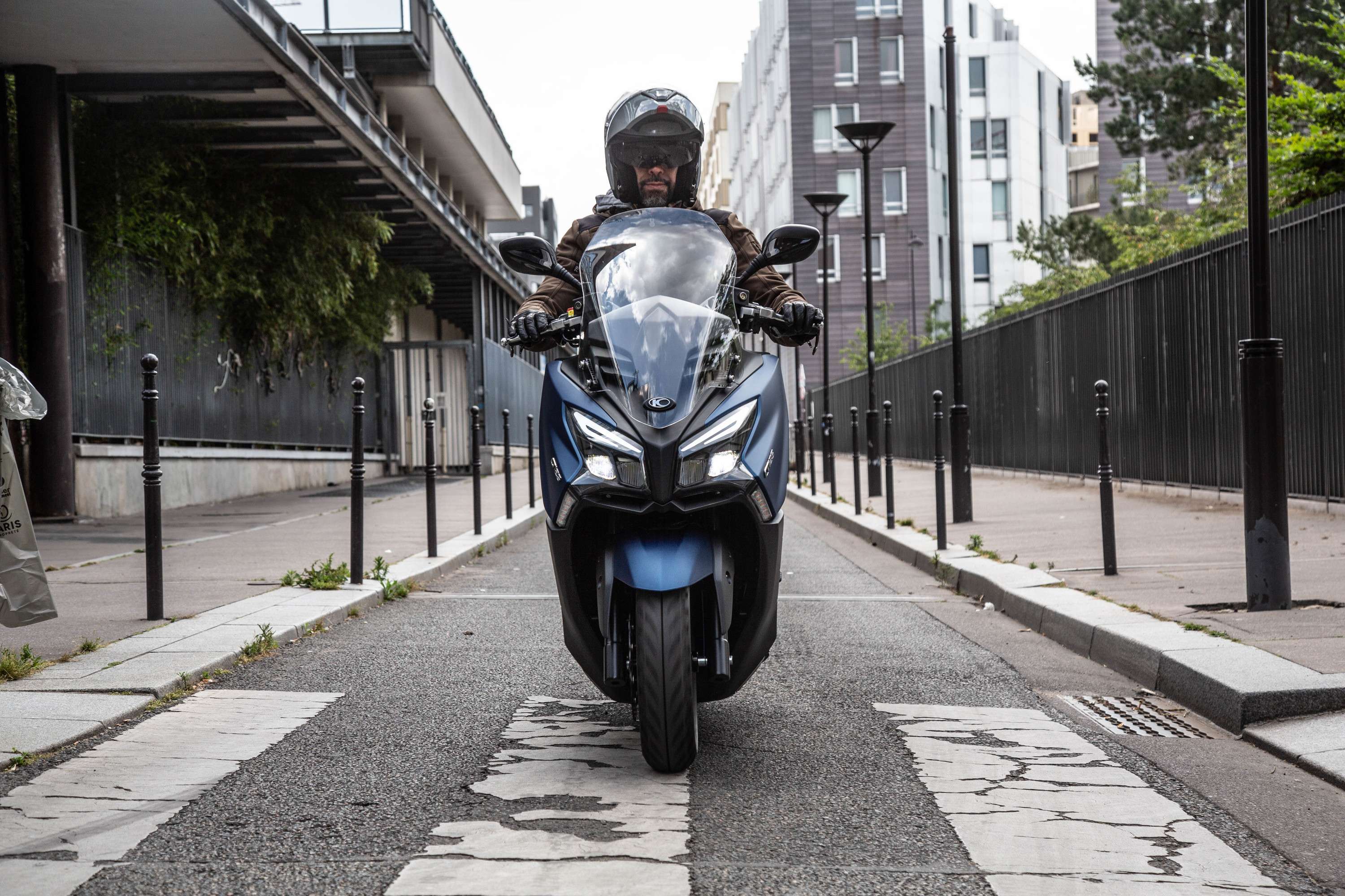 Kymco X.Town City 125 2024 : face avant dans la rue