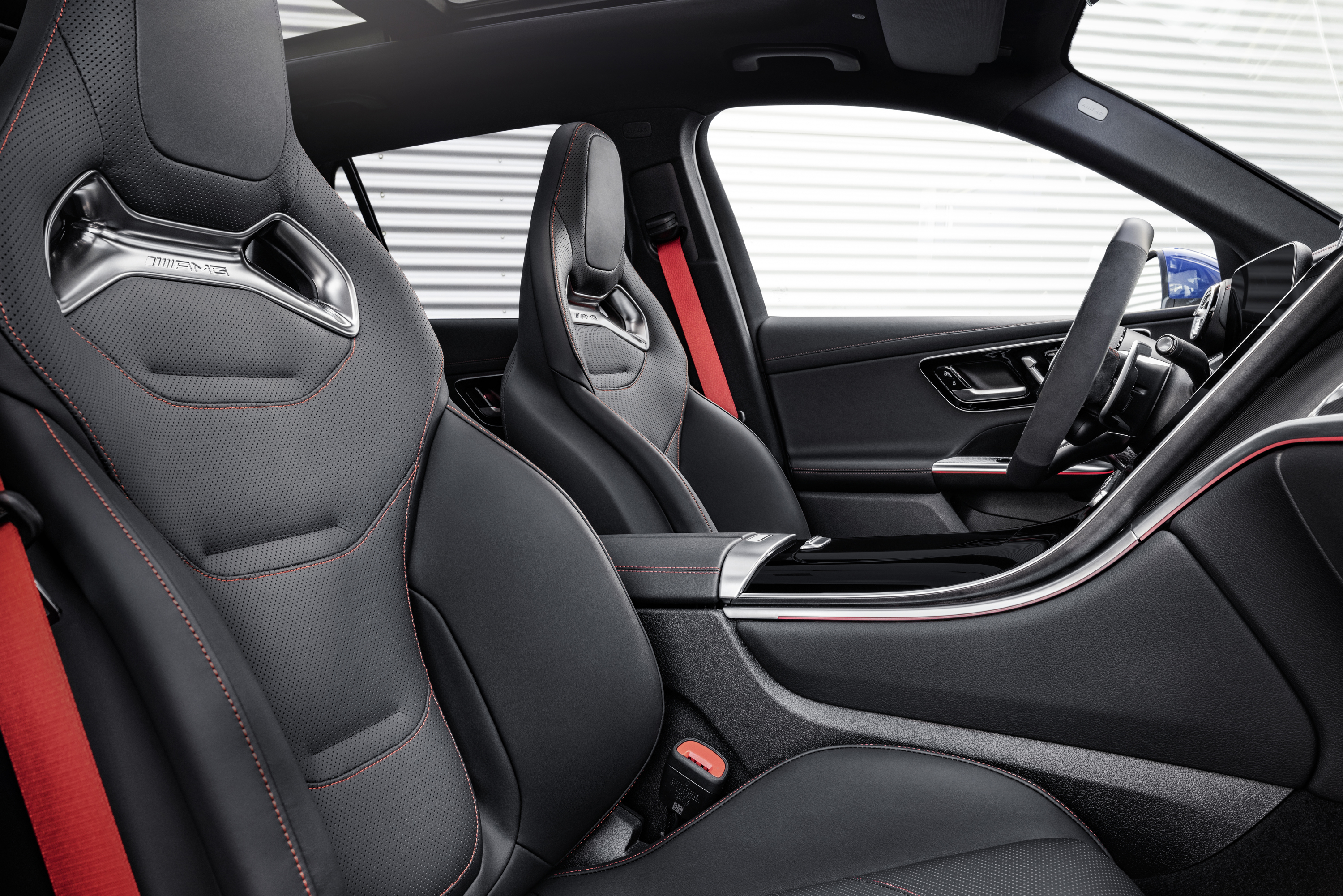 Mercedes GLC 43 AMG 2023 : sièges avant