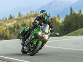 Kawasaki Ninja 1100 SX (2025) : sportivité et tourisme