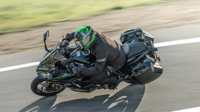 Kawasaki Ninja 1100SX : vue plongée