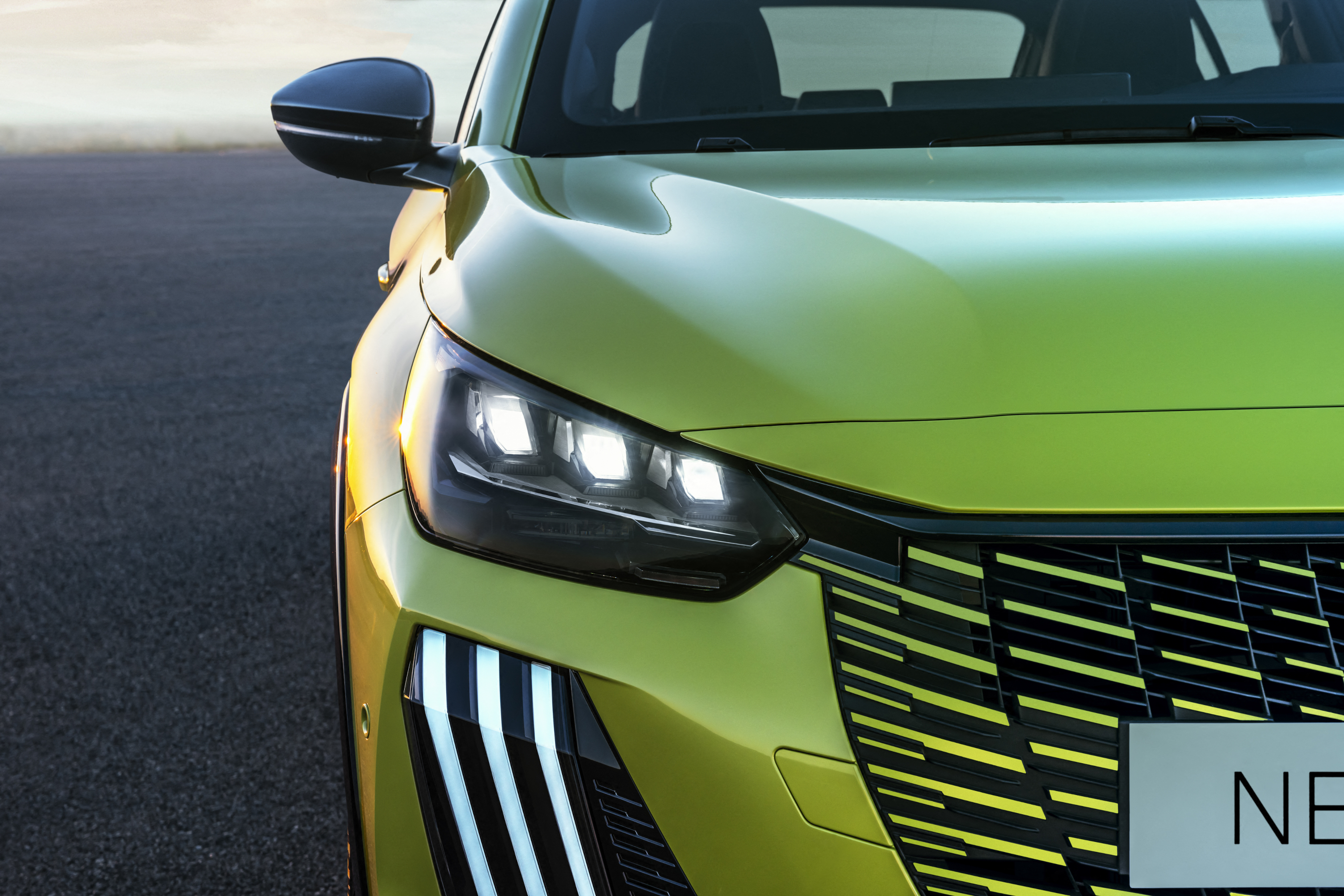 Peugeot 208 2023 : détail phare et signature lumineuse