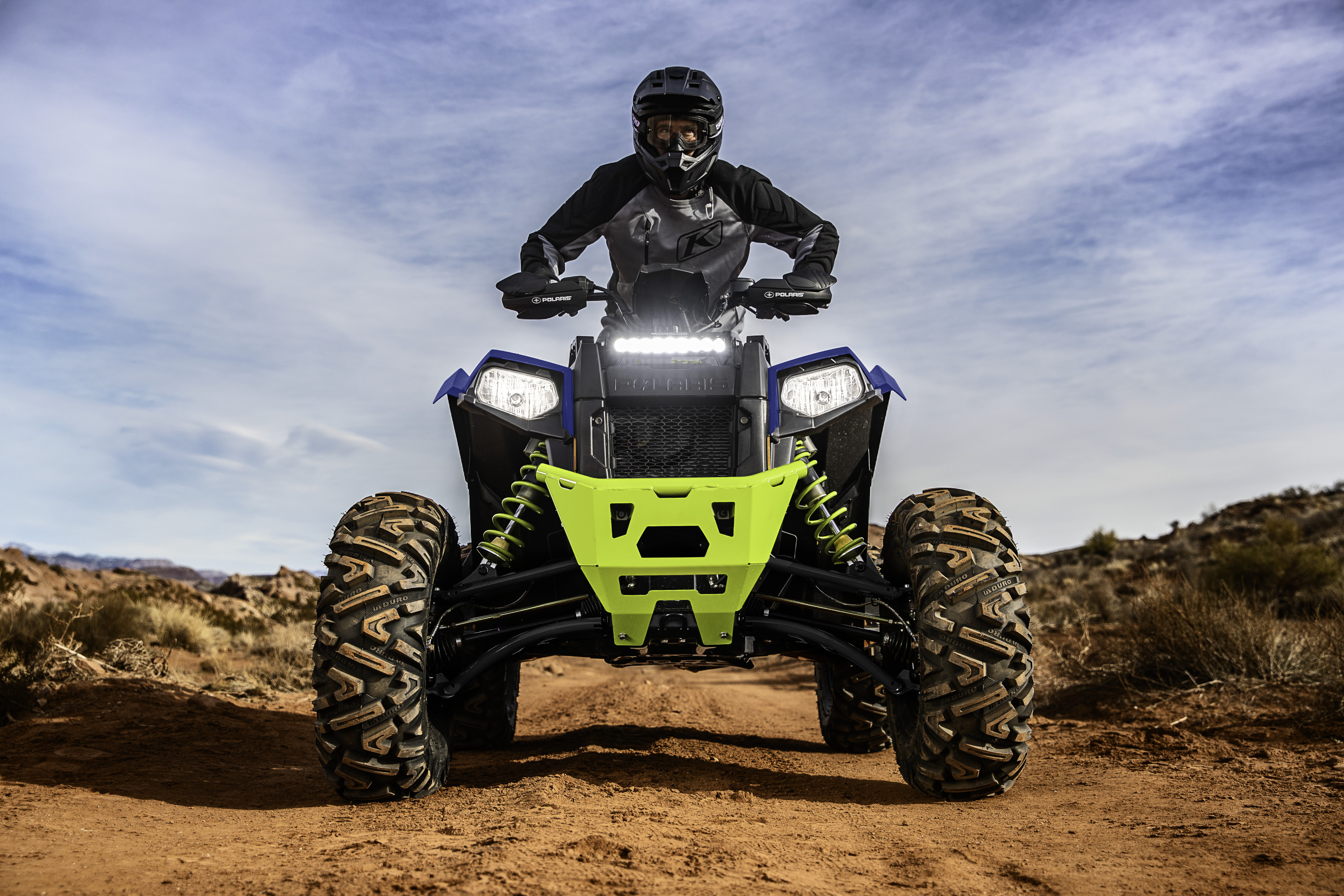 Polaris Scrambler XP 1000 S 2023 : face avant sur chemin