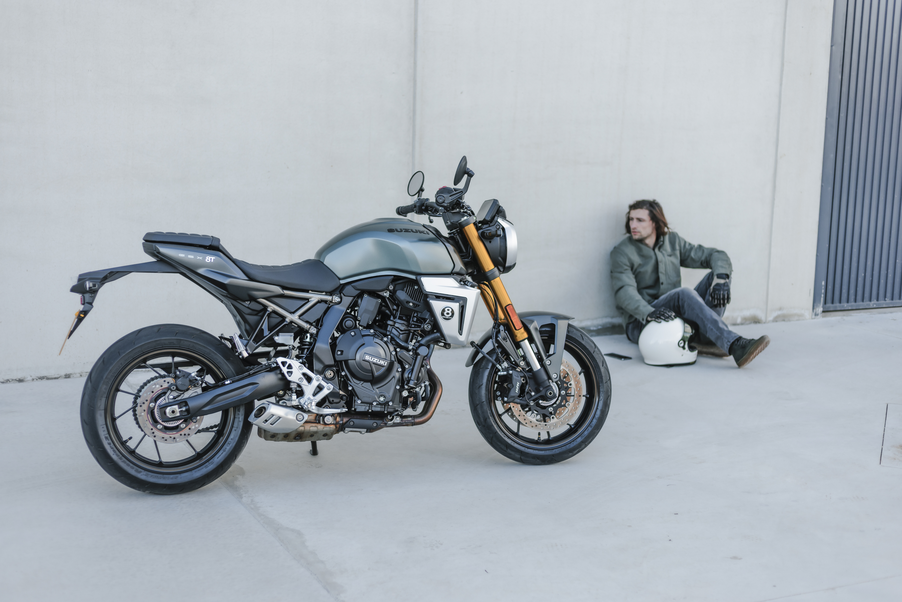 Suzuki GSX-8T 2025 de profil détaillé