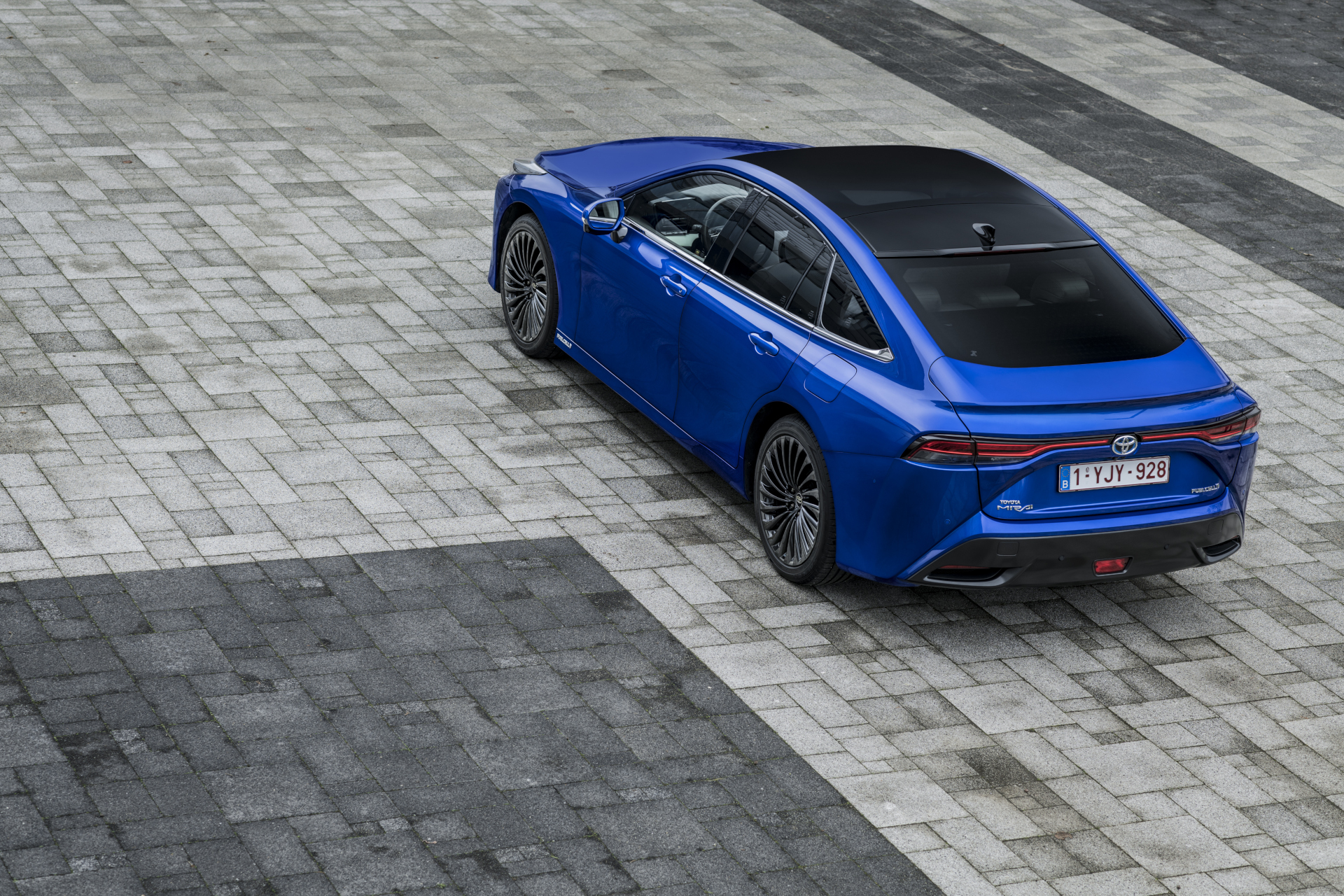 Toyota Mirai vue trois quart arrière